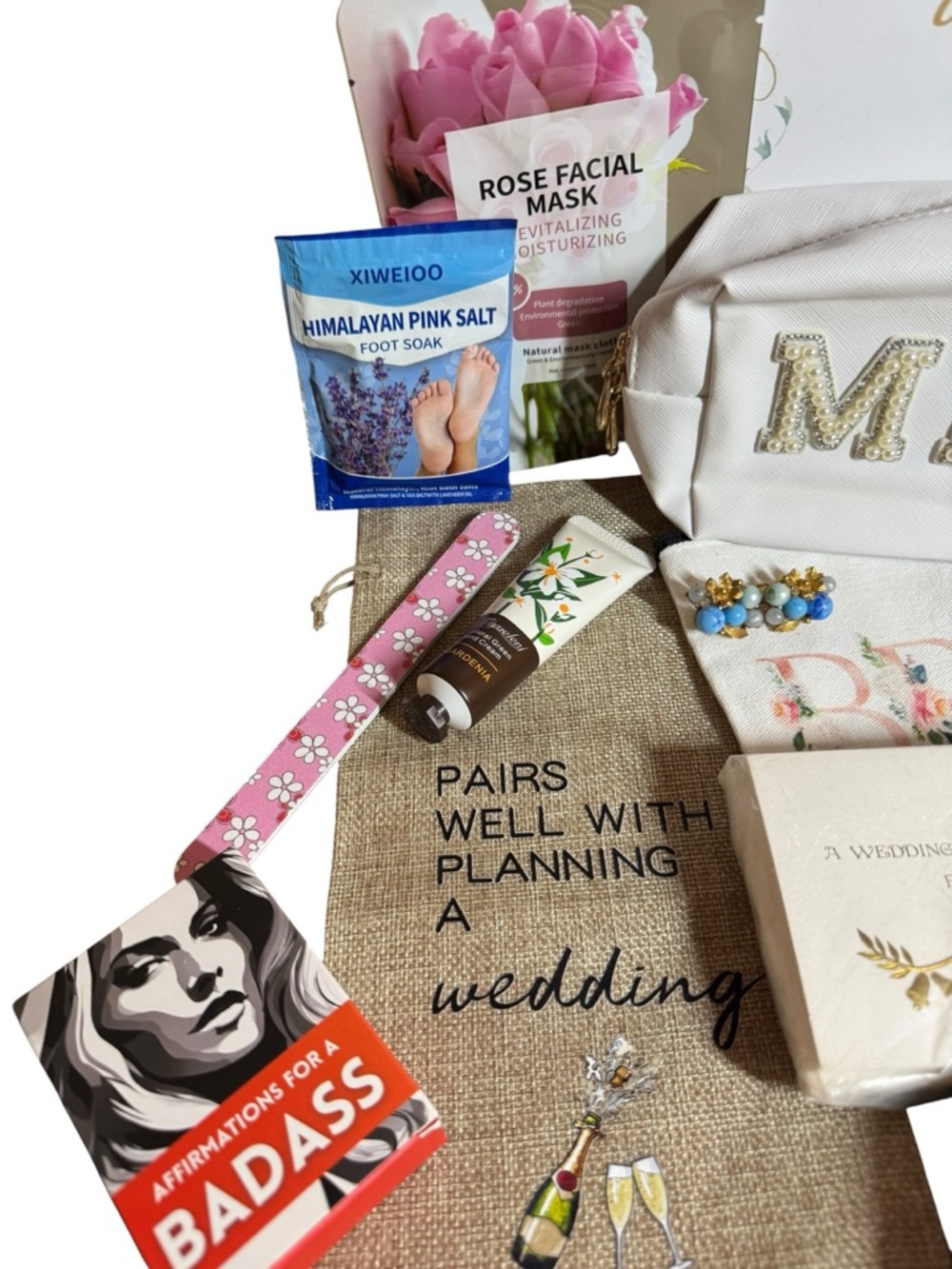 Bridal‎ Gift Set - White & Gold "BRIDE" Pouch + "MRS" & "I DO" Accessories - Picture 5 of 16